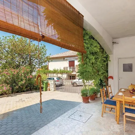 Appartement In With 1 Bedrooms&wifi